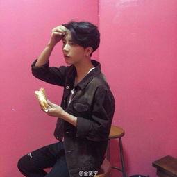 网红帅哥吃瓜图片,网红帅哥的吃瓜日常大揭秘