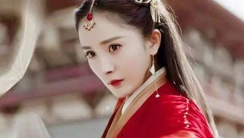 穿古装的吃瓜网红